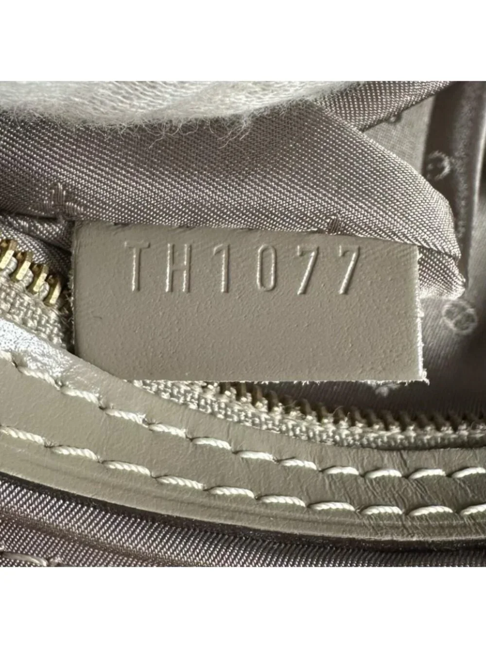 Louis Vuitton Lockit PM Handbag Leather Gray Suhali